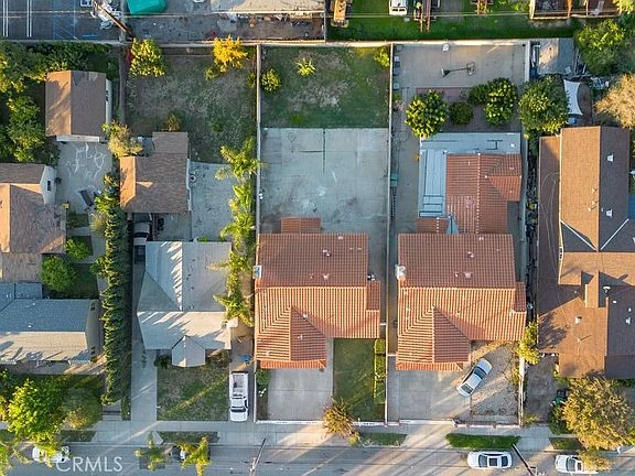 Aerial view of California real estate house and surrounding property outlined in red